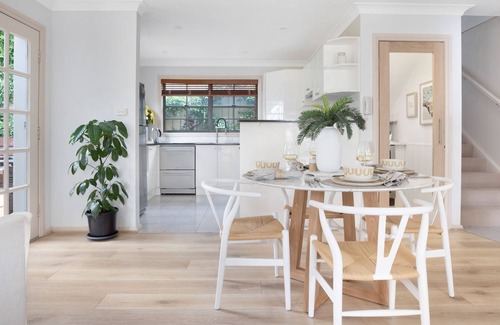 Kiama House | Palm Breeze – stylish, light-filled coastal house just minutes from the beach.