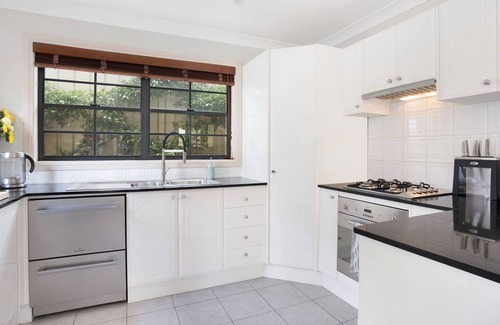 Kiama House | Palm Breeze – stylish, light-filled coastal house just minutes from the beach.