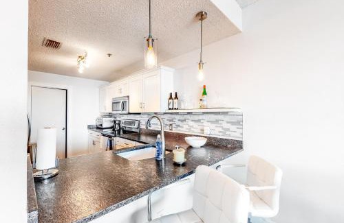 Fort Walton Beach Apartment | Palm Court Yacht Club