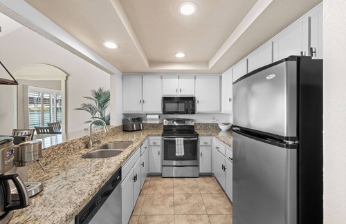 Indian Wells Condo | Palm Desert CA Condo near BNP Paribas spacious 2 bedroom 2 bathroom w/King Bed