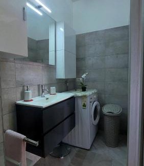 Brusimpiano Apartment | Palm House