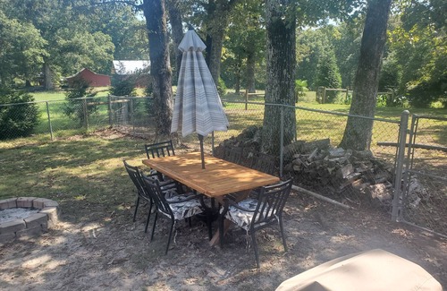 Clarkesville House | Palm Lake Cottage: 5-Star Country Comfort