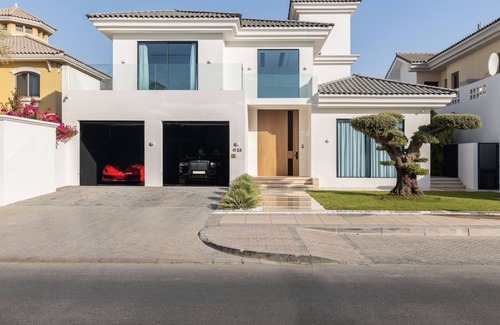 Palm Jumeirah Villa | Palm Paradise- 5BR Villa - Infinity Pool