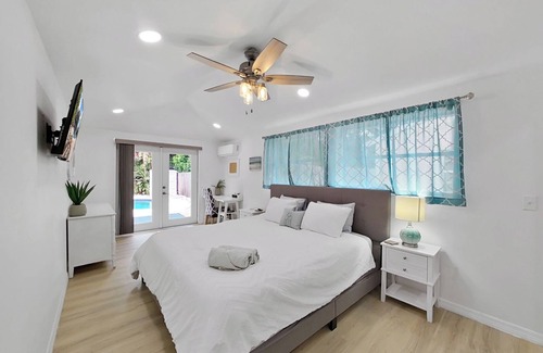 St. Petersburg - Clearwater House | Palm Paradise-Pool Home 10 min from Beach