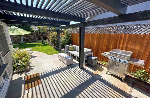 Huntington Beach House | Palm Paradise: Mid-Century Modern Haven in Huntington Beach