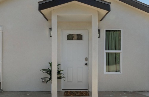 Downey House | Palm Royale Club! 2 Bed, 2Bath with Master bedroom in the nicest city of Downey!