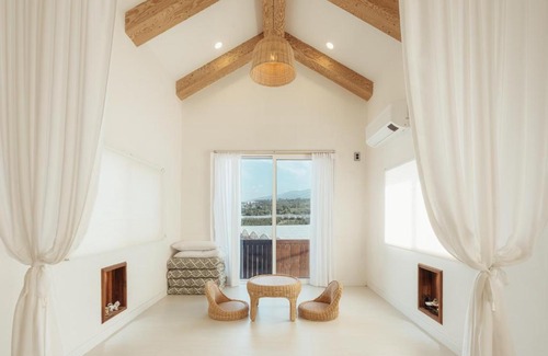 Aewol House | Palm Spa Pool Villa