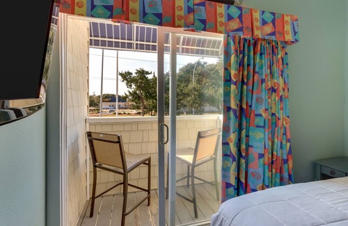 Atlantic Beach Hotel | Palm Suites