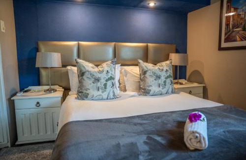 Selborne House | Palm Tree Manor