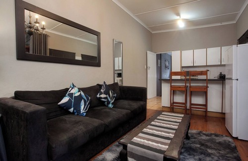 Selborne House | Palm Tree Manor