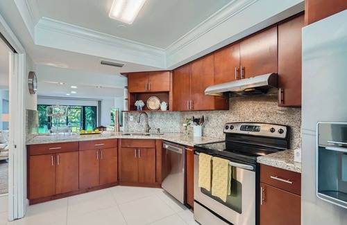 Land of the Presidents Apartment | Palm View Terrace - Unwind on a Private Terrace in a Gated Community