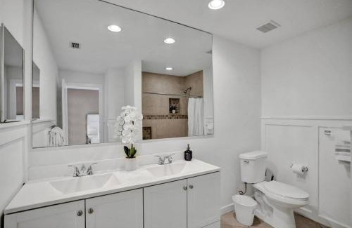 Southwest Apartment | Palm Wave Says - 5 Star - Quiet Area - Stocked