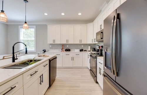 Midtown House | Palms and Pool Paradise