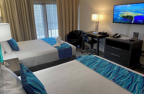 Waikiki Hotel | Palms at Waikiki- Vacation Rental with FREE PARKING