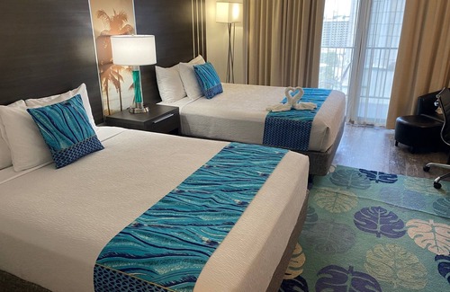Waikiki Hotel | Palms at Waikiki- Vacation Rental with FREE PARKING