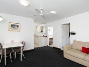 Nelson Hotel | Palms Motel