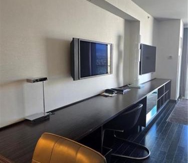 Las Vegas Apartment | Palms Place Hotel Mountain View with Open Balcony
