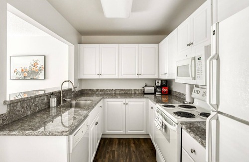 Palo Alto Apartment | Palo Alto 2BR w/ Pool, Spa, and More