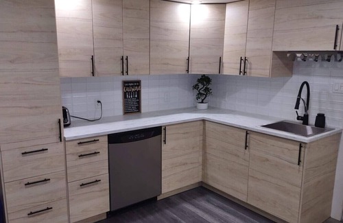 Quartier 5-4 Apartment | Panache Royale 1.