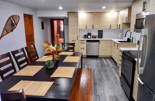 Quartier 5-4 Apartment | Panache Royale 1.