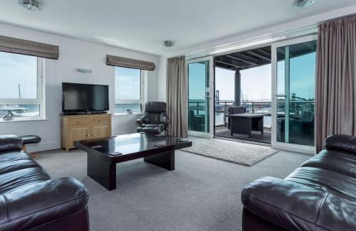 Poole Apartment | Panorama - 180-Degree Harbour Views