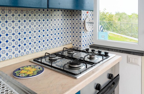 San Pietro House | Panoramic apartment with garden and private parking