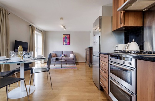 Docklands Apartment | Panoramic Docklands Home