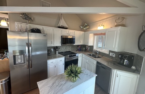 Lost Bridge Village Cottage | Panoramic Lakeviews! Direct Lakefront Access! Gentle sloping beach! 4 Kayaks!