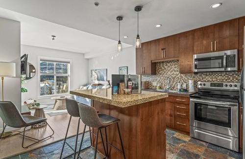 Canmore Hotel | Panoramic Mountain Views | 2 Hot Tubs | Steam Room