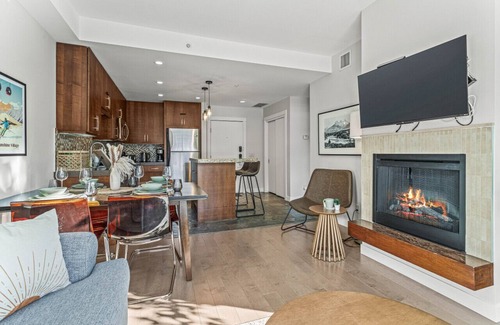 Canmore Hotel | Panoramic Mountain Views | 2 Hot Tubs | Steam Room