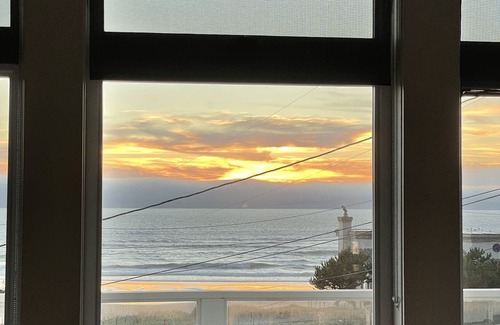 Roads End House | Panoramic Pacific Ocean views for both summer sunsets & winter storm watching!