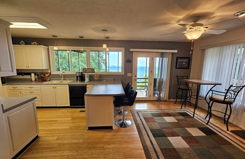 Dan River House | Panoramic Paradise