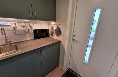 Ramberg Apartment | Panoramic seaview cabin for two persons by the sea