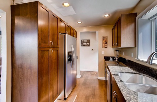 North Admiral House | Panoramic sound, mountain & beach view close to beach. 3 bedrooms & 2 bathrooms