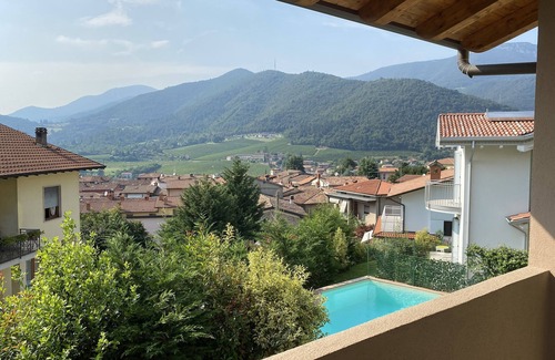 Entratico House | Panoramic three-room apartment