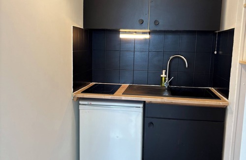 Teilhard Apartment | Panoramic view of Clermont-Fd with king-size bed