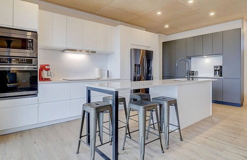 Saint-Etienne-De-Bolto Ski Chalet | Panoramic view of the mountains and Brome Lake - La Cime