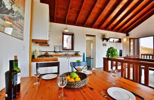 Tabayesco Villa | Panoramic view over the bay of Arrieta, private garden, 1 Km from beach