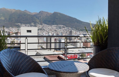 La Floresta Apartment | PANORAMIC VIEW TO THE CITY AND PICHINCHA VOLCANO, THE HEART OF QUITO 1003