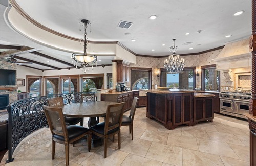 Marshall's Point House | Panoramic Views! 180' of Lake Travis - Book 3 nights, get 4th half off Aug 2025