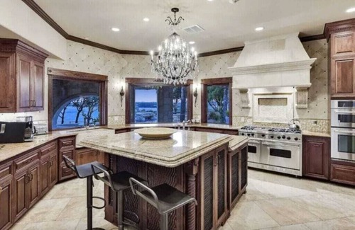 Marshall's Point House | Panoramic Views! 180' of Lake Travis - Book 3 nights, get 4th half off Aug 2025