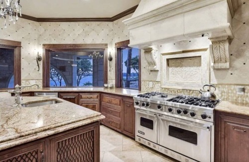 Marshall's Point House | Panoramic Views! 180' of Lake Travis - Book 3 nights, get 4th half off Aug 2025