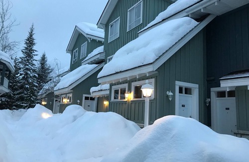 Village North House | Panoramic Views From This Gorgeous 2 Bed Property - Village Location