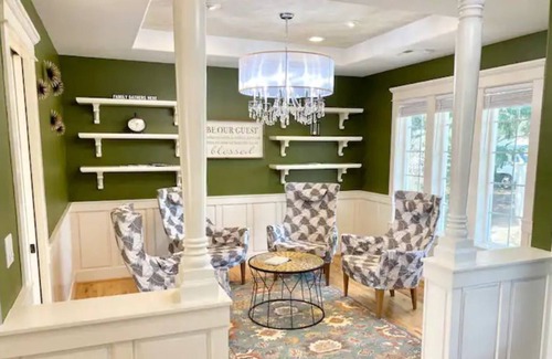 Dundee House | Panoramic Views, Hot tub, gas fireplace, luxurious