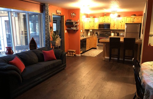 East Kootenay Cottage | Panoramic Woodlands Retreat w Hot Tub; just walking distance to Lake Windermere