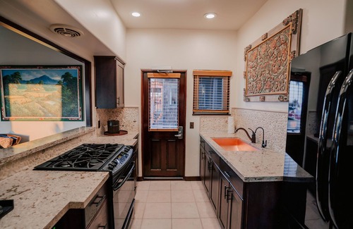 Village of La Jolla Hotel | Pantai Inn