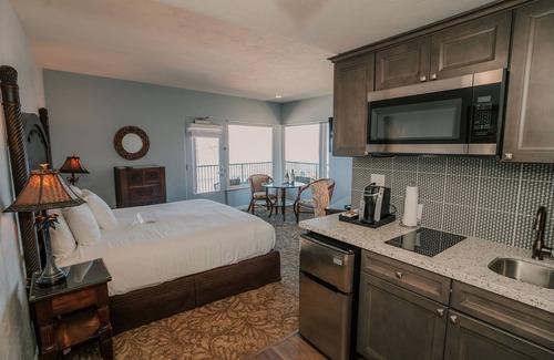 Village of La Jolla Hotel | Pantai Inn