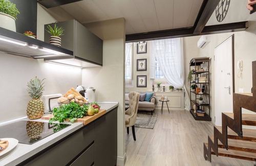 Lucca Historical Center Apartment | PAOLO GUINIGI Smart Apartment Suite inside Lucca