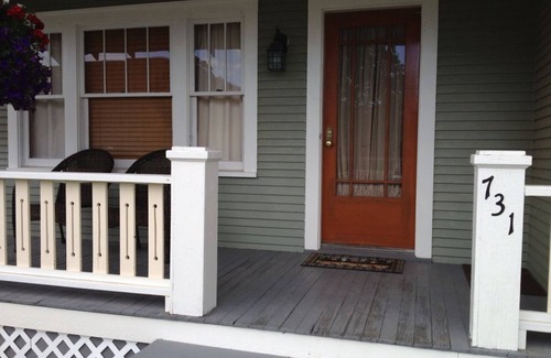 Cody House | Papa Bear Cottage (Downtown Cody)