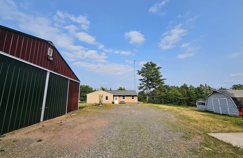 Neillsville Cottage | Papa Opelt's Cozy Cottage